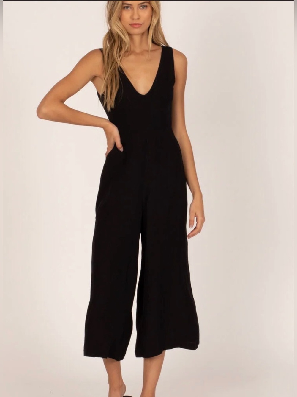 Port Sleeveless V-Neck Linen Blend Jumper Suit – Flowy Wide-Leg Jumpsuit